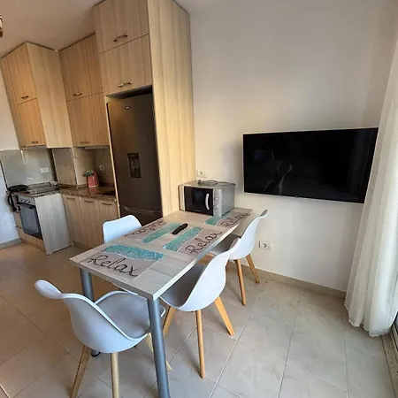 Appartamento Cosy With Sunny Terrace, Illyria Beach, Durres, Albania *