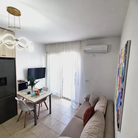 Cosy With Sunny Terrace, Illyria Beach, Durres, Albania Appartamento *